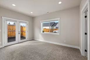 305 Moody Ln, Medford, OR 97501 - Photo 13