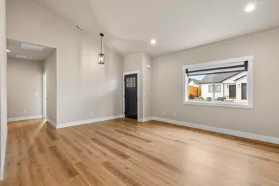 305 Moody Lane, Medford, OR 97501 - Photo 7