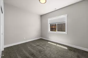 305 Moody Ln, Medford, OR 97501 - Photo 21
