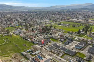 305 Moody Ln, Medford, OR 97501 - Photo 27