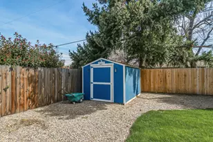 1733 Howell Ave, Medford, OR 97501 - Photo 7