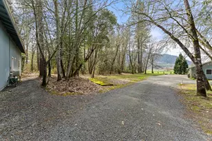 314 Triller Ln, Grants Pass, OR 97527 - Photo 9
