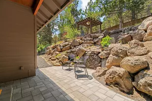 3057 N W Colonial Dr, Bend, OR 97703 - Photo 29