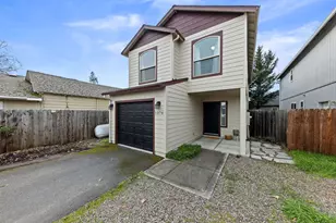 1379 Circle Wood Dr, Central Point, OR 97502 - Photo 1