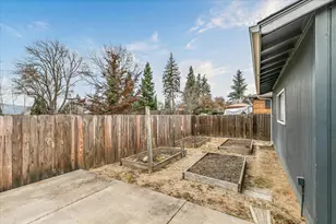 201 N Keene Way Dr, Medford, OR 97504 - Photo 35