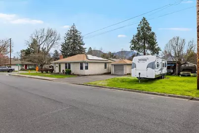 442 NE Baker Drive, Grants Pass, OR 97526 - Photo 3