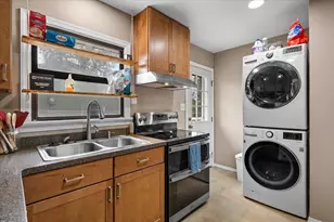 442 NE Baker Dr, Grants Pass, OR 97526 - Photo 7