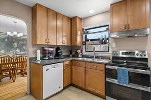 442 NE Baker Dr, Grants Pass, OR 97526 - Photo 5