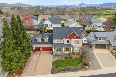 637 Oak Wood, Eagle Point, OR 97524 - Photo 3