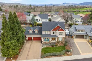 637 Oak Wood, Eagle Point, OR 97524 - Photo 3