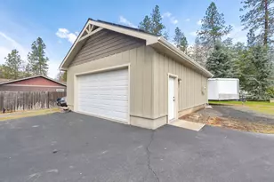 9547 Old Stage Rd, Central Point, OR 97502 - Photo 7