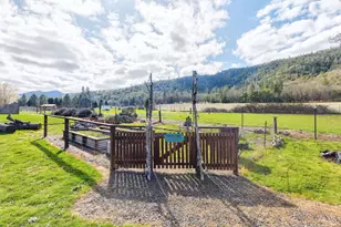 9547 Old Stage Rd, Central Point, OR 97502 - Photo 15