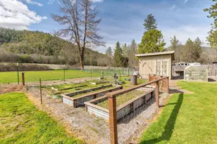 9547 Old Stage Rd, Central Point, OR 97502 - Photo 13