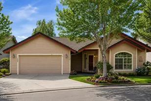 1736 NW Nickernut Pl, Redmond, OR 97756 - Photo 1