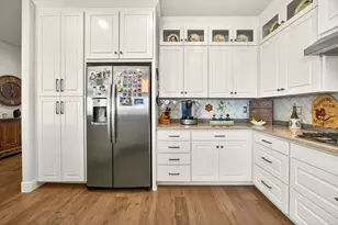 4084 Crystal Springs Dr, Medford, OR 97504 - Photo 9