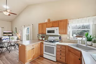 20648 Beaumont Dr, Bend, OR 97701 - Photo 13