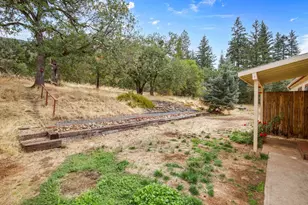 301 Robmar Ln, Grants Pass, OR 97527 - Photo 9