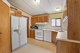 301 Robmar Ln, Grants Pass, OR 97527 - Photo 11