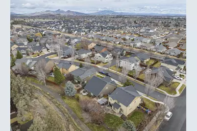 537 NW 28th Street, Redmond, OR 97756 - Photo 33