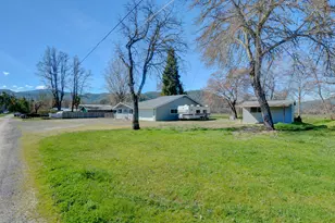 7441 Maple Ln, Central Point, OR 97502 - Photo 67