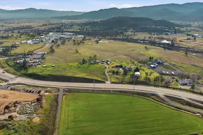 7505 Blackwell Road, Central Point, OR 97502 - Photo 7