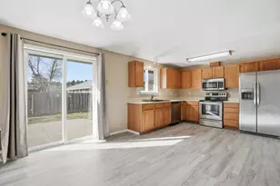 3302 SW Reindeer Ave, Redmond, OR 97756 - Photo 11