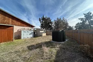 65320 Hwy 20, Bend, OR 97703 - Photo 19