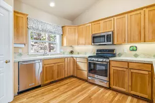 3130 N W Colonial Dr, Bend, OR 97703 - Photo 21