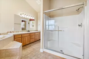 3130 N W Colonial Dr, Bend, OR 97703 - Photo 31