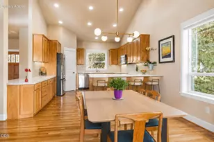 3130 N W Colonial Dr, Bend, OR 97703 - Photo 19