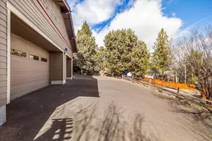 3130 N W Colonial Dr, Bend, OR 97703 - Photo 53