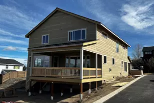 2251 SW 43rd St, Redmond, OR 97756 - Photo 3