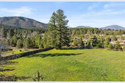 595 E Forks Circle, Cave Junction, OR 97523 - Photo 3