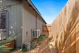 21279 Thornhill Ln, Bend, OR 97701 - Photo 25