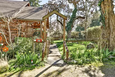 645 E California Street, Jacksonville, OR 97530 - Photo 3
