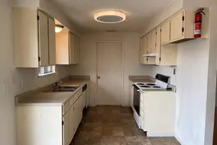 735 Kenyon St, Medford, OR 97501 - Photo 5