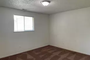 735 Kenyon St, Medford, OR 97501 - Photo 11