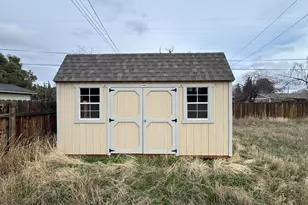 930 NW Canyon Dr, Redmond, OR 97756 - Photo 5