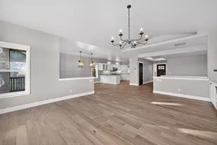 3122 N W Colonial Dr, Bend, OR 97703 - Photo 7