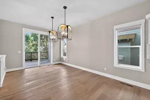 3122 N W Colonial Dr, Bend, OR 97703 - Photo 13