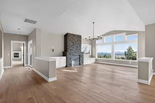 3122 N W Colonial Dr, Bend, OR 97703 - Photo 1