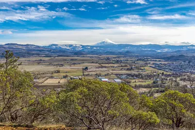 1560 Brentwood Drive, Eagle Point, OR 97524 - Photo 1