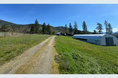 541 Board Shanty Road, Grants Pass, OR 97527 - Photo 3