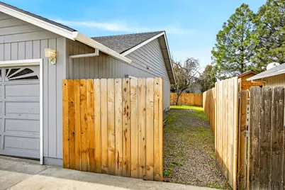 3027 Waterford Court, Medford, OR 97504 - Photo 33