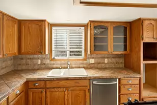 3027 Waterford Ct, Medford, OR 97504 - Photo 13