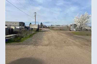 1385 E Justice Road, Medford, OR 97502 - Photo 5