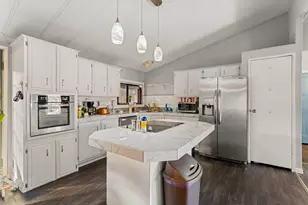 724 Tawn Cheree, Medford, OR 97501 - Photo 5