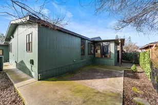 724 Tawn Cheree, Medford, OR 97501 - Photo 25