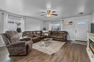 589 SE 10th St, Madras, OR 97741 - Photo 5