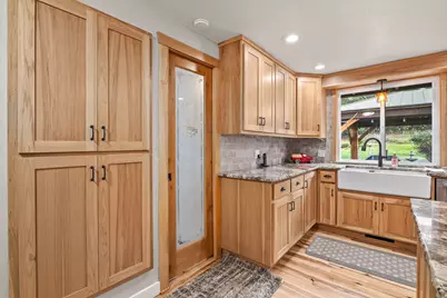 9728 Lower River Road, Grants Pass, OR 97526 - Photo 21